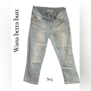 Wanna betta butt” crops